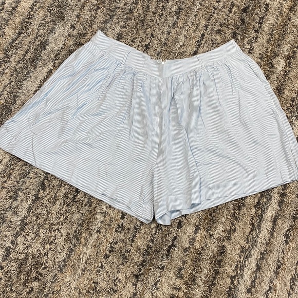 Crown and ivy blue and white pinstripe 100% rayon shorts size 16 4 inch inseam - Picture 1 of 9